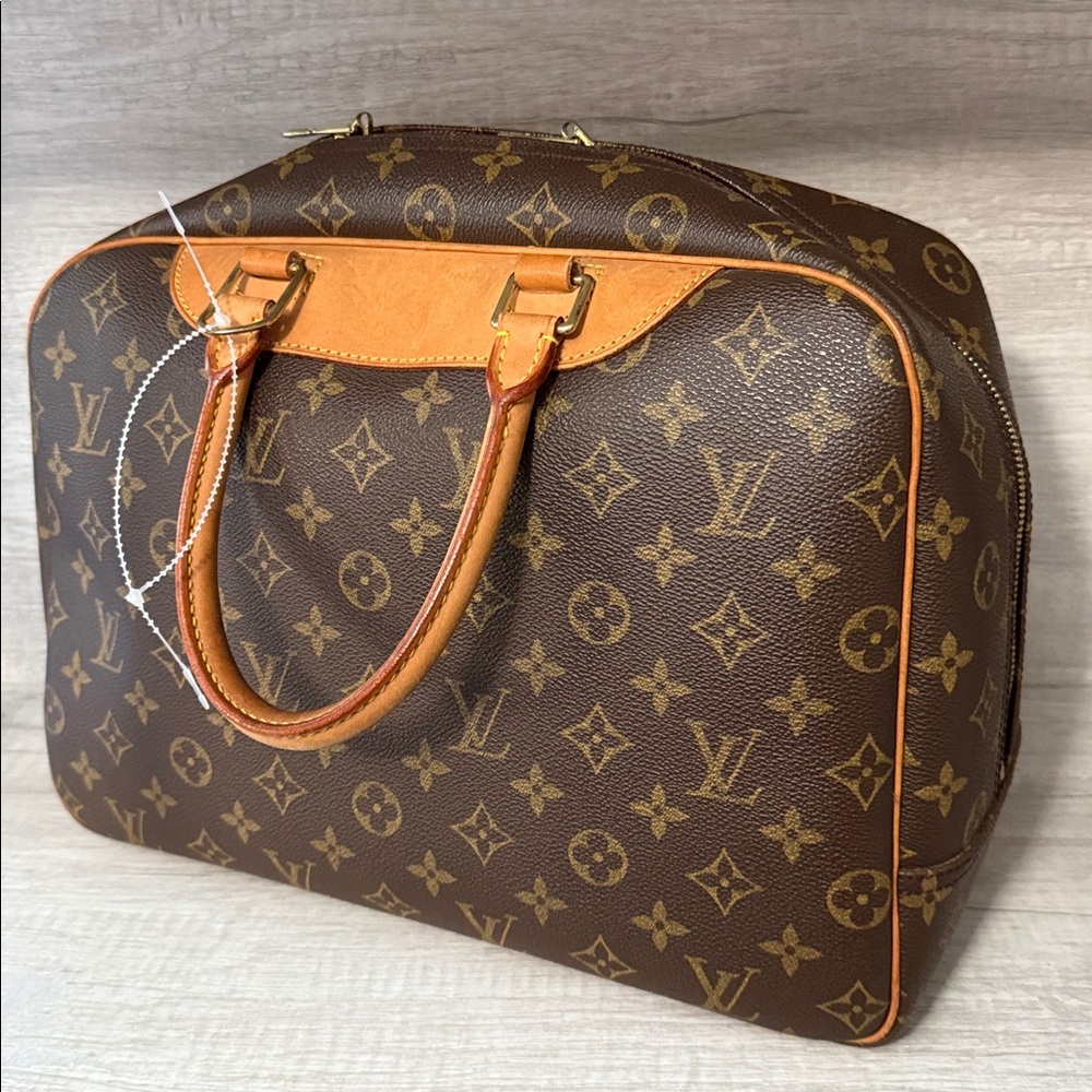 Louis Vuitton Deauville Vanity Monogram Canvas COA - Picture 9 of 17
